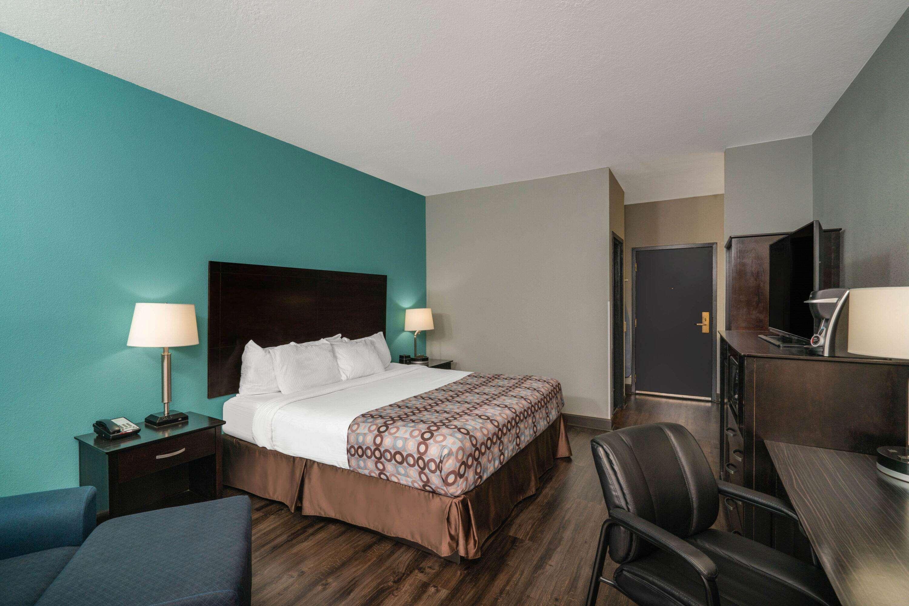 La Quinta By Wyndham East Hotel