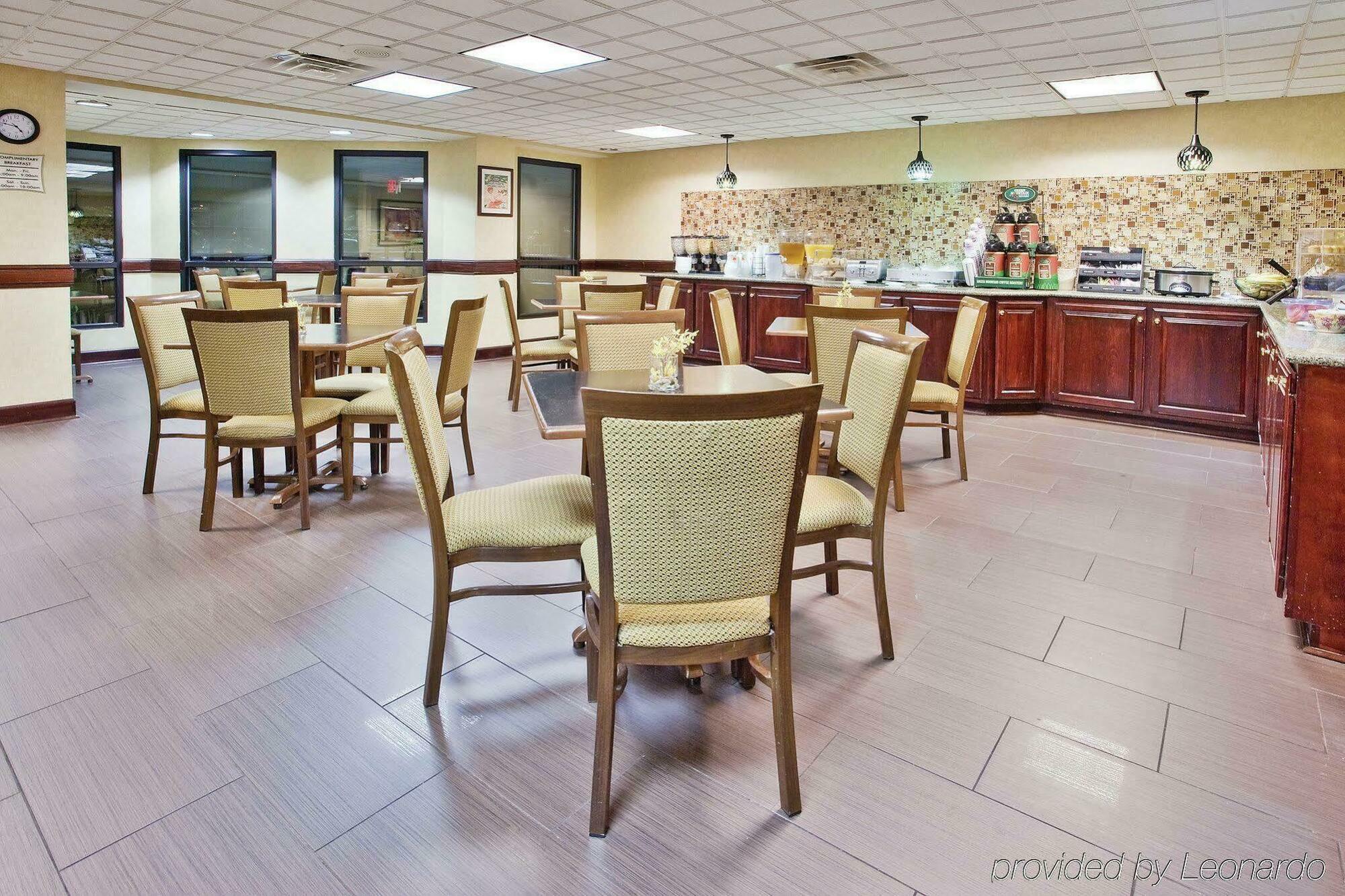 La Quinta By Wyndham East Hotel